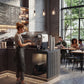 Cafetería con el MembraSAL para café junto a la máquina de espresso